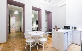 Kuxos Apartment On Machabeli Street